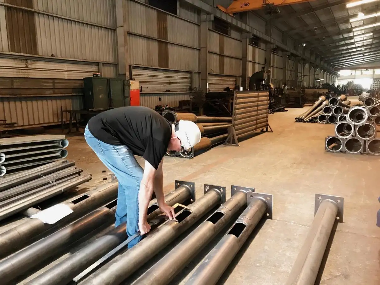 مورد لآلات ثني أعمدة الإنارة في الشوارع: كيف تتشكل الأعمدة المتينة